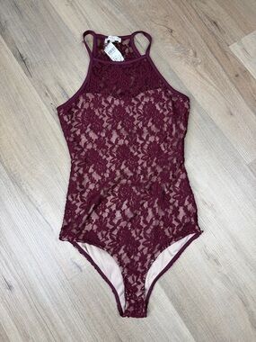 Love Fire Women's Lace High-Neck Bodysuit - Burgundy. NWT. Size Medium